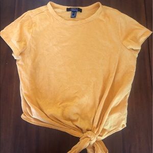Forever 21 contemporary tie front T-shirt size medium yellow/gold color